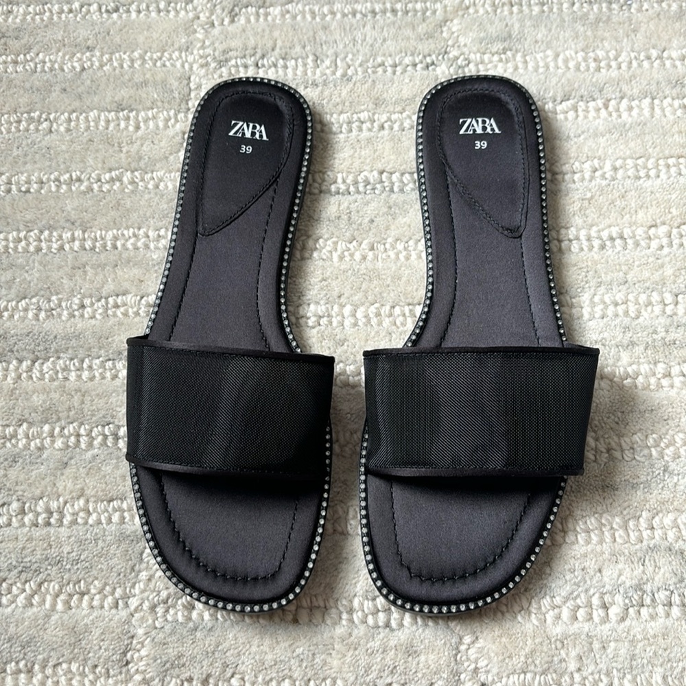 NWOT Zara Black Flat Mesh Sandal